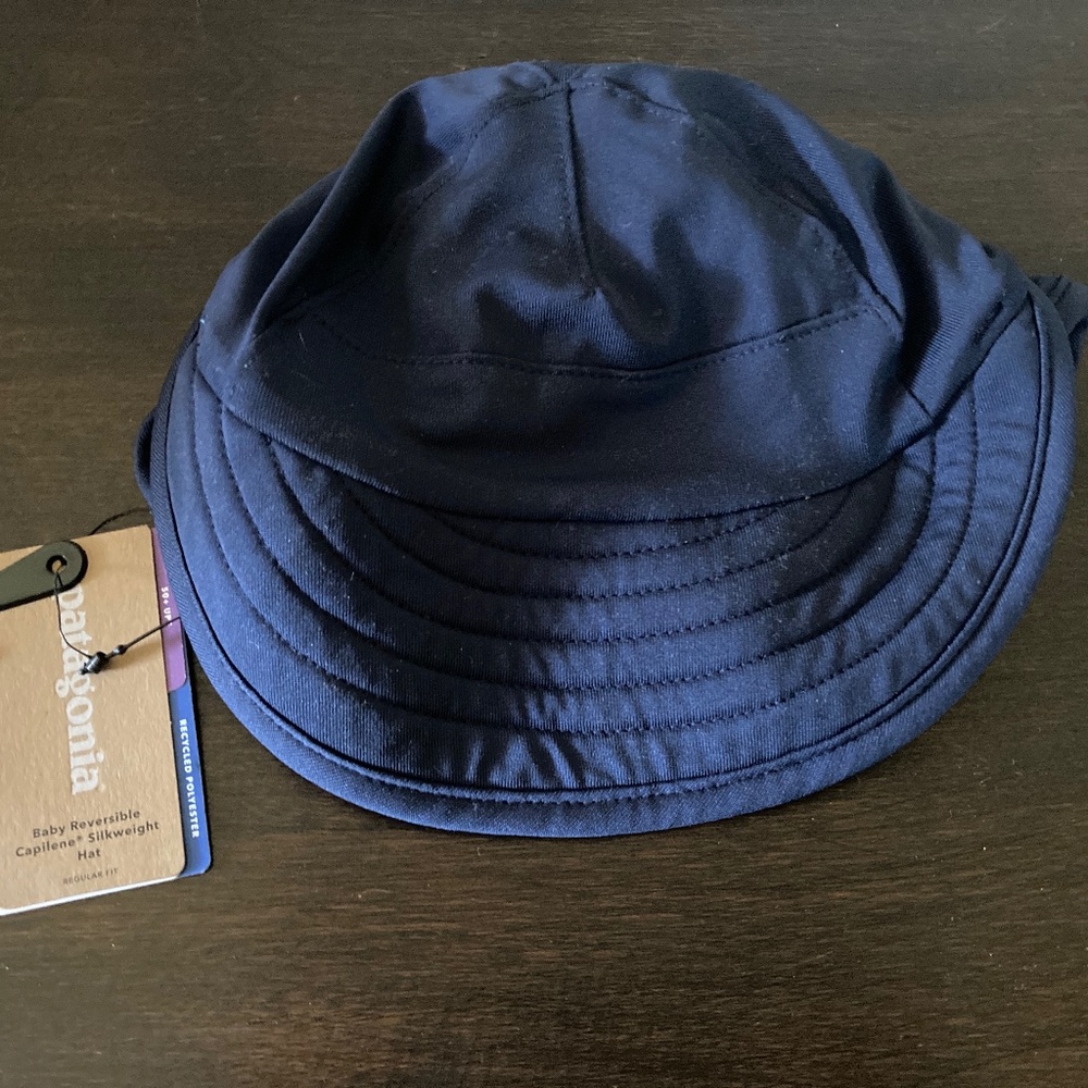 Patagonia baby reversible capilene silk weight hat 12-24